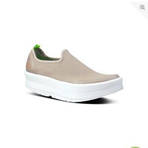 OOFOS OOMEGA EEZEE LOW SHOE